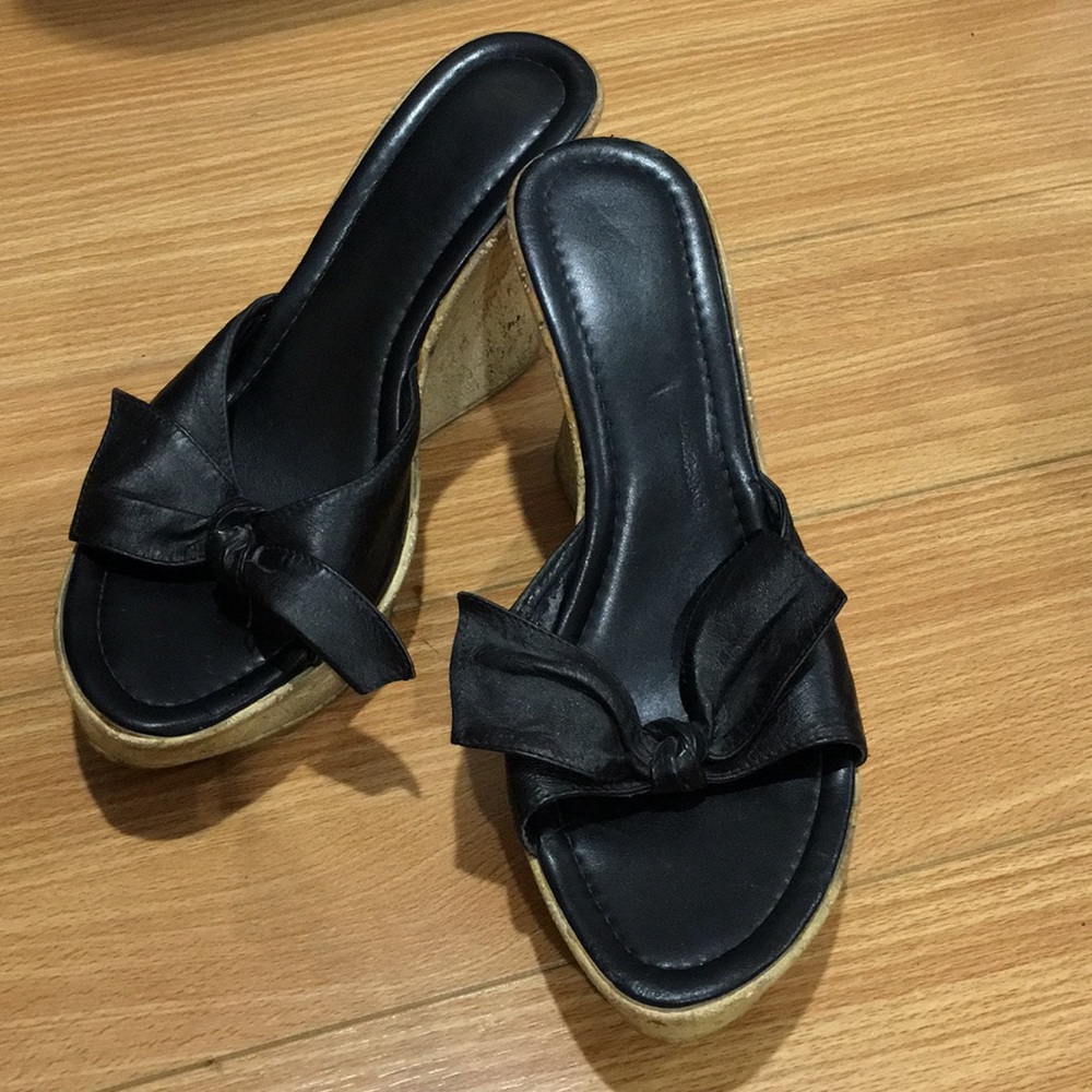 Bow-strapped Wedges